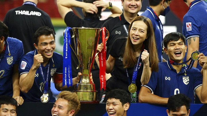 Chanathip Songkrasin of Thailand, top left, celebrates victory with Thailand team manager, Nualphan Lamsam, top center. and teammates after defeating Indonesia in the AFF Suzuki Cup 2020 final second leg match in Singapore, Saturday, Jan. 1, 2022. (AP Photo/Suhaimi Abdullah)