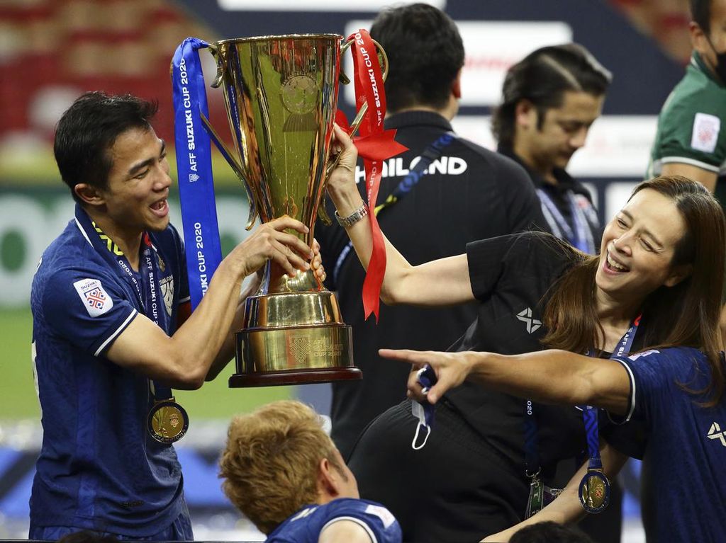 Chanathip Songkrasin Pemain Terbaik Piala AFF 2020 Chanathip Songkrasin Pemain Terbaik Piala AFF 2020