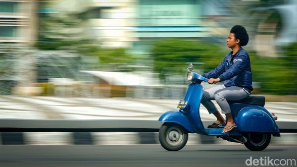 Duh, Bisa-bisanya di Jalan Protokol Naik Motor Nggak Pake Helm