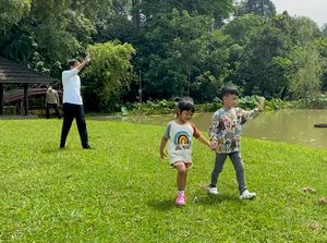 Awal Tahun 2022, Jokowi Jalan-jalan Bersama Jan Ethes dan Sedah Mirah