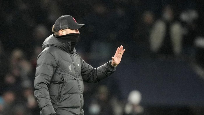 Liverpools manager Jurgen Klopp leaves the field at the end of the English Premier League soccer match between Tottenham Hotspur and Liverpool at the Tottenham Hotspur Stadium in London, Sunday, Dec. 19, 2021. (AP Photo/Frank Augstein)