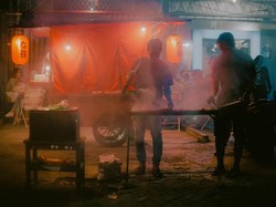 Tak Didukung Orangtua, Kakak-beradik Ini Buktikan Bisa Sukses Jualan Sate