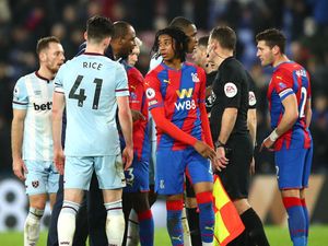 Patrick Vieira Ngomel Terus ke Wasit, Dapat Kartu deh