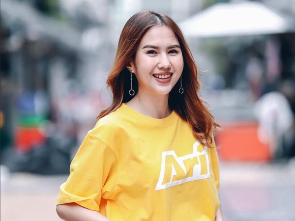 8 Pesona Pia Butsakorn, Jurnalis Cantik Pacar Striker Thailand Supachai Jaided