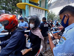 Wisatawan Membludak, Pintu Masuk Wisata Pantai Kota Tegal Macet Parah