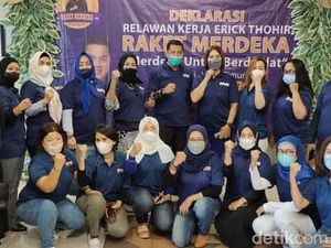 Relawan di Surabaya Kembali Deklarasi Dukung Erick Thohir Jadi Capres 2024 Relawan di Surabaya Kembali Deklarasi Dukung Erick Thohir Jadi Capres 2024