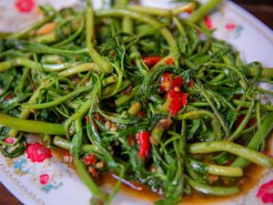 Resep Tumis Selada Air Bumbu Ulek yang Renyah Pedas Resep Tumis Selada Air Bumbu Ulek yang Renyah Pedas