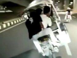 Viral Pebecak Motor Bonceng Tiga hingga Freestyle di Jalanan Makassar