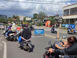 One Way Arah Jakarta Mulai Diberlakukan, Mobil ke Arah Puncak Diputar Balik One Way Arah Jakarta Mulai Diberlakukan, Mobil ke Arah Puncak Diputar Balik