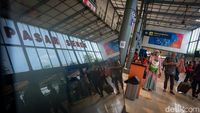 Suasana Stasiun Pasar Senen Saat Puncak Arus Balik Nataru