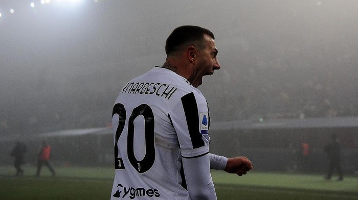 BOLOGNA, ITALY - DECEMBER 18: Federico Bernardeschi of Juventus celebrates at the end of  the Serie A match between Bologna FC and Juventus at Stadio Renato DallAra on December 18, 2021 in Bologna, Italy. (Photo by Mario Carlini / Iguana Press/Getty Images)