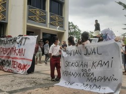 Alumni-Wali Murid Geruduk DPRD Minta Pemko Tak Gusur SD 01 Pekanbaru Jadi Pasar