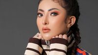 8 Foto Ayu Aulia, Model Seksi yang Kepergok Ciuman dengan Zikri Daulay