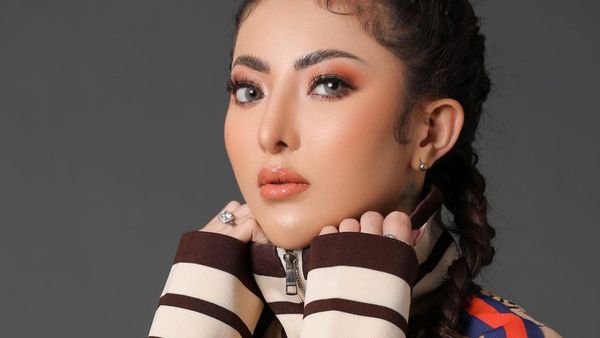 8 Foto Ayu Aulia, Model Seksi yang Kepergok Ciuman dengan Zikri Daulay