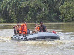 Aceh Utara-Langsa Dilanda Banjir, 4 Anak Meninggal Terseret Arus Aceh Utara-Langsa Dilanda Banjir, 4 Anak Meninggal Terseret Arus