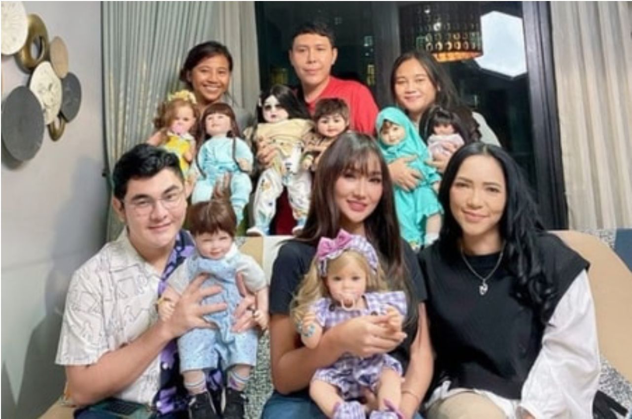 Artis yang adopsi boneka arwah