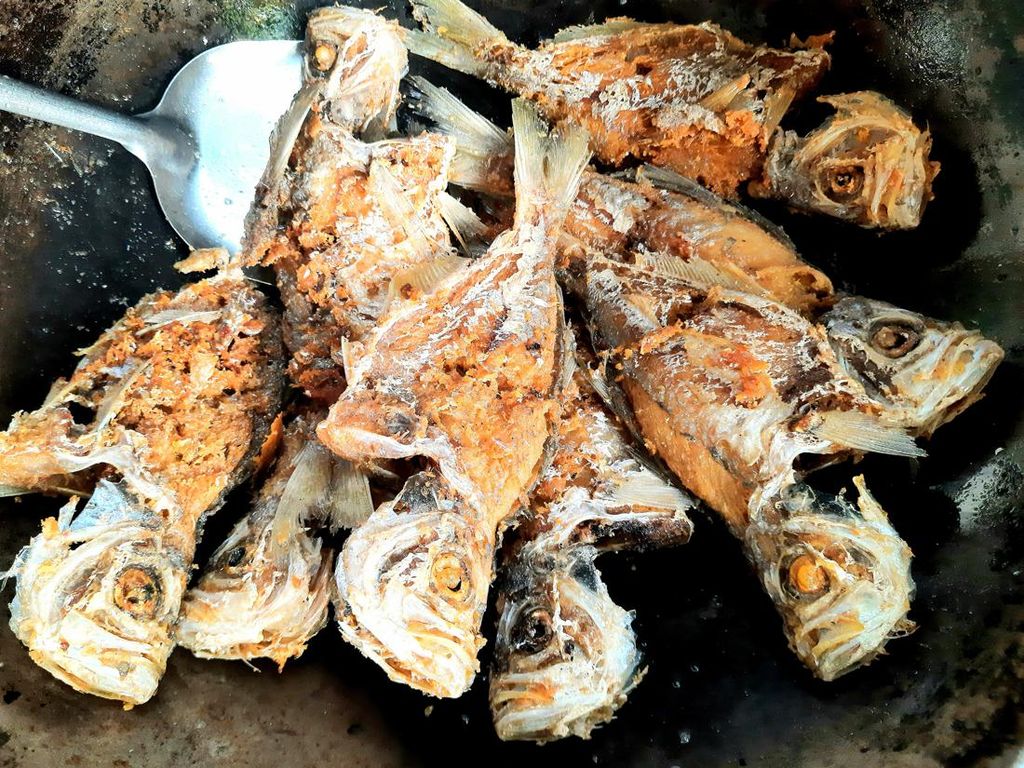 Cara Menggoreng Ikan Selar yang Garing dan Tidak Hancur Cara Menggoreng Ikan Selar yang Garing dan Tidak Hancur
