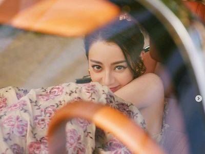 8 Pesona Dilraba Dilmurat yang Selalu Ada di Daftar 100 Wanita Tercantik Dunia