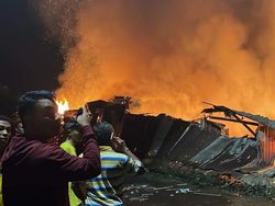 Viral Gudang Mebel di Manado Terbakar Diduga karena Oknum Polisi Main Petasan