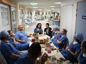 Intip Perayaan Tahun Baru Tenaga Kesehatan di Prancis