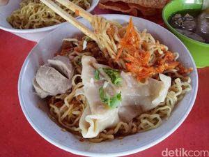 5 Mie Ayam Gerobak di Kaki Lima yang Legendaris dan Terkenal Enak