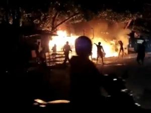 Si Jago Merah Lahap 4 Kios di Kendari