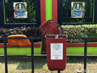 Memprihatinkan, Tempat Sampah Dekat Pemkot Bekasi Tidak Terawat