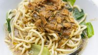 Jajan di Sini! 20 Mie Ayam Gerobakan Porsi Mantap Rp 15 Ribuan