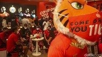Sebanyak lima pemain rekrutan baru Persija dibawa ke official store untuk melihat secara langsung para pemain.