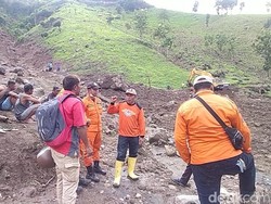 Pencarian Warga Tertimbun Longsor di Dompu NTB Terkendala Alat Berat Rusak