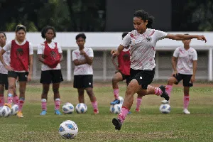 Latihan Keras Timnas Putri Indonesia Jelang Piala Asia Latihan Keras Timnas Putri Indonesia Jelang Piala Asia