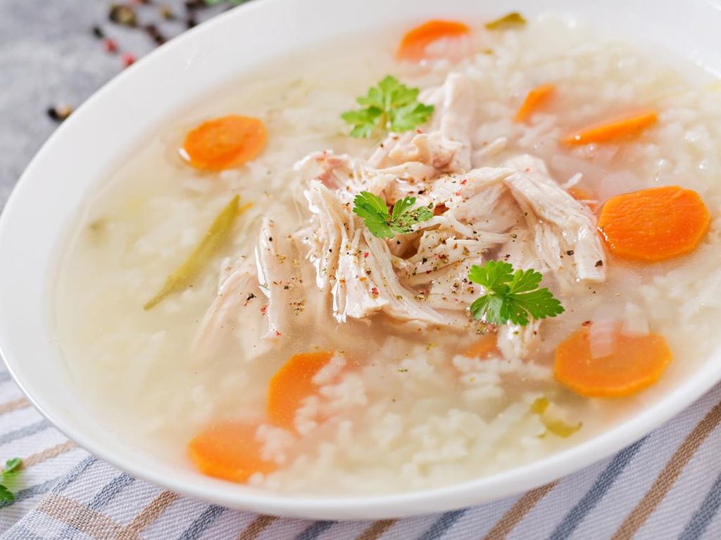 Resep Nasi Sop Ayam yang Cocok Dinikmati Saat Flu dan Sakit