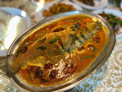 Di Kampoeng Seafood Bisa Cicip Ikan Masak Gulai dan Udang Bumbu Chitato