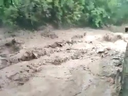 Banjir Bandang di Kediri Bawa Material Longsor dari Lereng Gunung Wilis