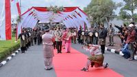 Tarian Melayu Sambut Kapolda Riau yang Baru
