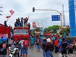Blokade Truk Besar di Pelabuhan Ketapang Bikin Bongkar Muat Kapal Terganggu