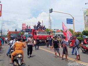 Ratusan Truk Besar Blokade Pelabuhan Ketapang Banyuwangi