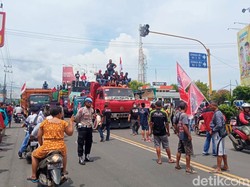 Ratusan Truk Besar Blokade Pelabuhan Ketapang Banyuwangi