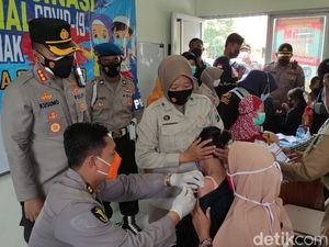 Vaksinasi Anak 6-11 Tahun di Sidoarjo Terus Digencarkan Demi Herd Immunity Vaksinasi Anak 6-11 Tahun di Sidoarjo Terus Digencarkan Demi Herd Immunity