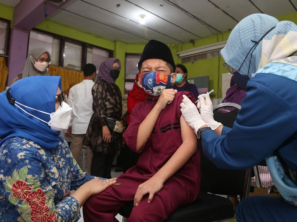 Cari Vaksin Dosis 1, 2 dan Booster di Surabaya? Ini Jadwal dan Lokasinya