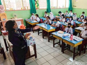 Interaksi Sosial: Pengertian, Contoh, Ciri-Ciri, Syarat, dan Jenisnya Interaksi Sosial: Pengertian, Contoh, Ciri-Ciri, Syarat, dan Jenisnya