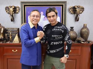 Konsolidasi di Cirebon, Zulhas Kenalkan Charly Van Houten sebagai Kader PAN