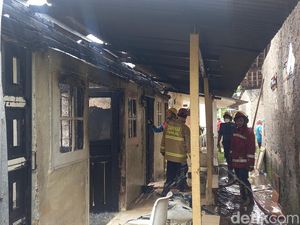 Diduga Korsleting Listrik, 3 Rumah Kontrakan di Tangsel Ludes Terbakar