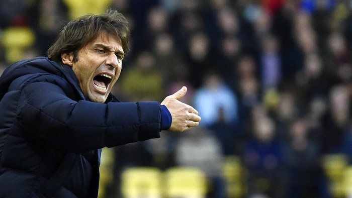 Tottenhams head coach Antonio Conte gives instructions to his players during the English Premier League soccer match between Watford and Tottenham Hotspur at Vicarage Road, Watford, England, Saturday, Jan. 1, 2022. (AP Photo/Rui Vieira)