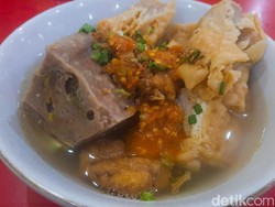 Uenak Poll! Bakso Malang Racikan Cak Man yang Kondang Sejak 1980