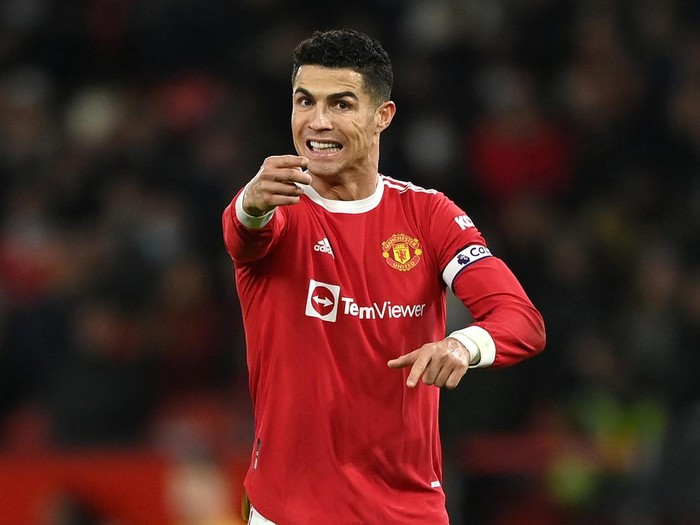 MANCHESTER, ENGLAND - JANUARY 03: Cristiano Ronaldo of Manchester United gives instructions  during the Premier League match between Manchester United and Wolverhampton Wanderers at Old Trafford on January 03, 2022 in Manchester, England. (Photo by Gareth Copley/Getty Images)