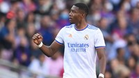 David Alaba mengisi posisi bek. Ini kali pertama dia masuk, setelah sebelumnya ada Sergio Ramos yang menjadi langganan (Foto: Getty Images/David Ramos)
