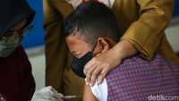 Ekspresi Siswa SD saat Disuntik Vaksin COVID-19