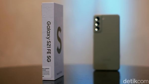 Unboxing Samsung Galaxy S21 FE, Menggoda di Berbagai Sisi