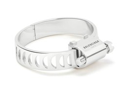 Balenciaga Rilis Gelang Rp 9,4 Juta, Netizen: Mirip Ring Selang Gas